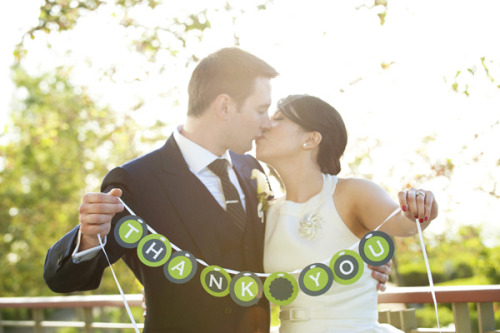 The blue and green banner adds a splash of color to this couple&rsquo;s thank you cards! Photo C