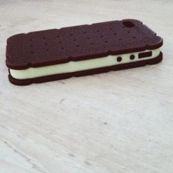 k-leandra:  my new iPhone case (^^) haha