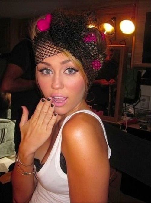 Miley Cyrus. ♥  Having my own Miley fantasy after seeing picture 3. ♥