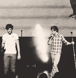 fyonedirection:  Knocking down their microphone