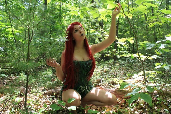 comicbookcosplay:  Liana Richardson as Poison Ivy Big thanks to Liana for bringing