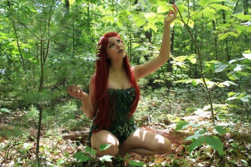 comicbookcosplay:  Liana Richardson as Poison Ivy Big thanks to Liana for bringing her Ivy shoot to our attention - truly stunning! 