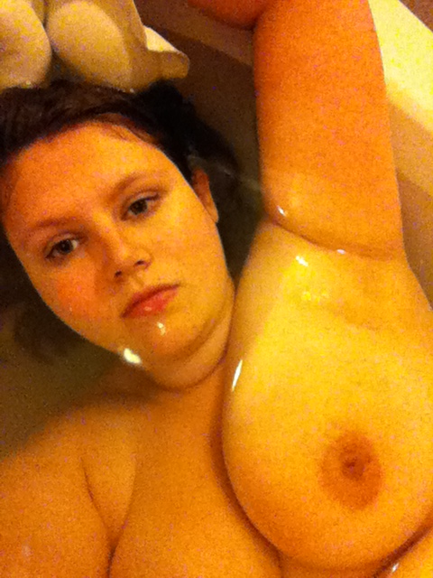 bemylittlesecret: My bath was lonely.