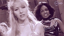monicas:  Phoebe Buffay in: ‘Smelly Cat, The Video’. 