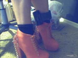 petal-metal:OMG MY NEW SHOES CAME :3 ignore my ugly house arrest ankle bracelet. haha