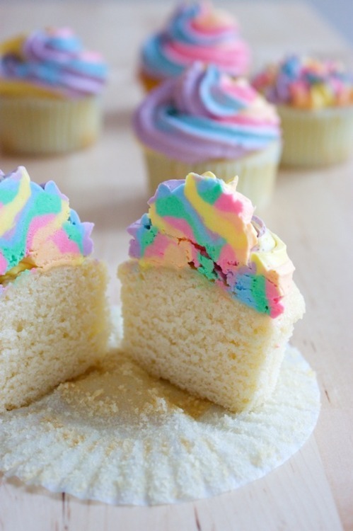 FRUITY CUPCAKE