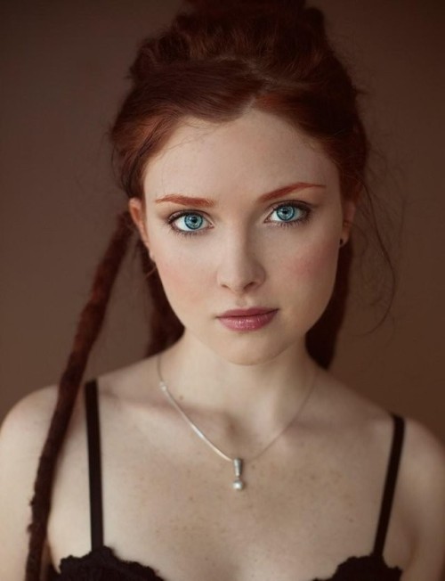 Big sexy eyes. adult photos