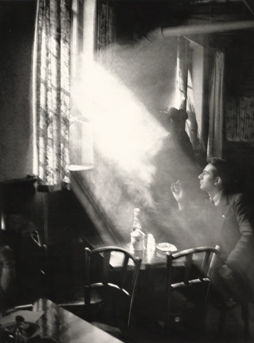  Parisian Café 1930s Photo: Alexander Artway 