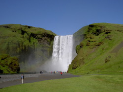 Skógafoss http://es.wikipedia.org/wiki/Sk%C3%B3gafoss