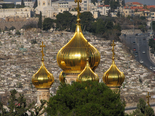 Russian Orthodox Church of Mary Magdalene, Jerusalem, Israel (by *Checco*).