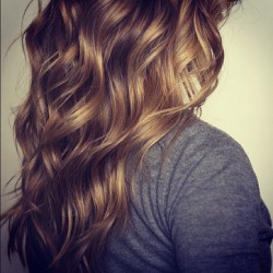 lilmissnerdy:  #wavyhair #stunning #pretty #elegant #blonde (Taken with Instagram) 