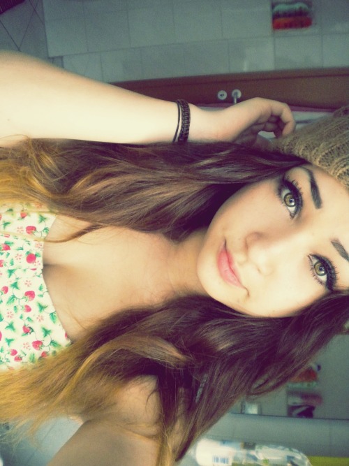 fuckyeahfreshgeneration:  http://im-justanother-girl.tumblr.com/ 