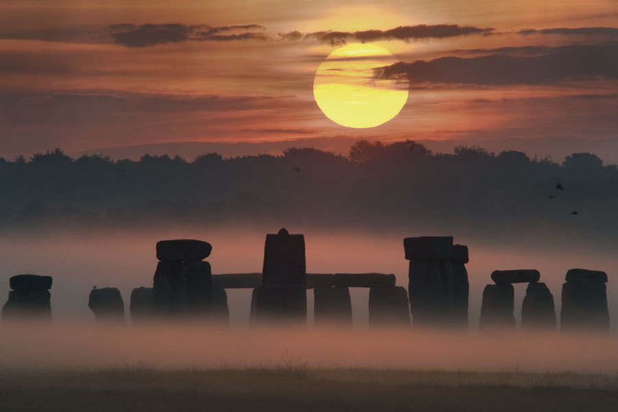 apod-stream:  Sunrise Solstice at Stonehengehttp://apod.nasa.gov/apod/ap100621.htmlCredit