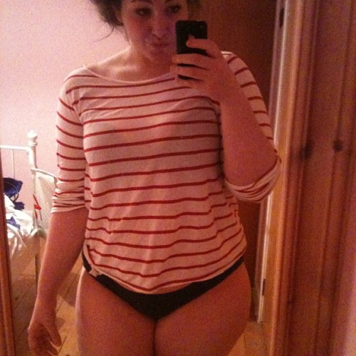 idontmeantobesleazy:  I pretend to you guys that I’m vaguely attractive but I really just look like this 90% of the time. Soz bbz.  (Taken with Instagram)