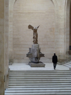 artifakts:  Victoire de Somathrace, Louvre, Paris. (attic©2012) 