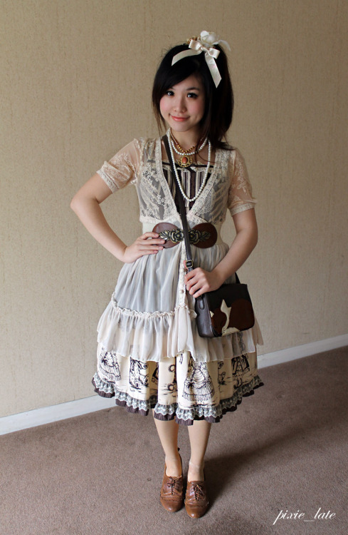 pixie-late: Innocent World - Bisque DollA summery Classic Lolita outfit for tea and cakes with fril