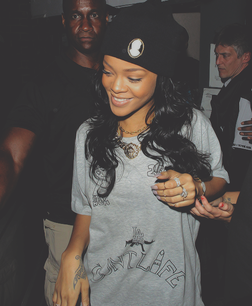 ultimaterihanna:  get promoted with rihanna more info here  My fuckin wife