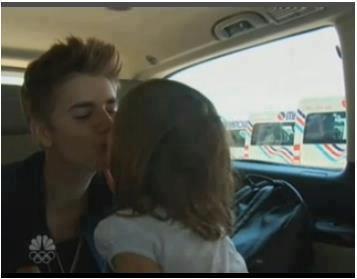jbnewss:  Kissy Kissy 