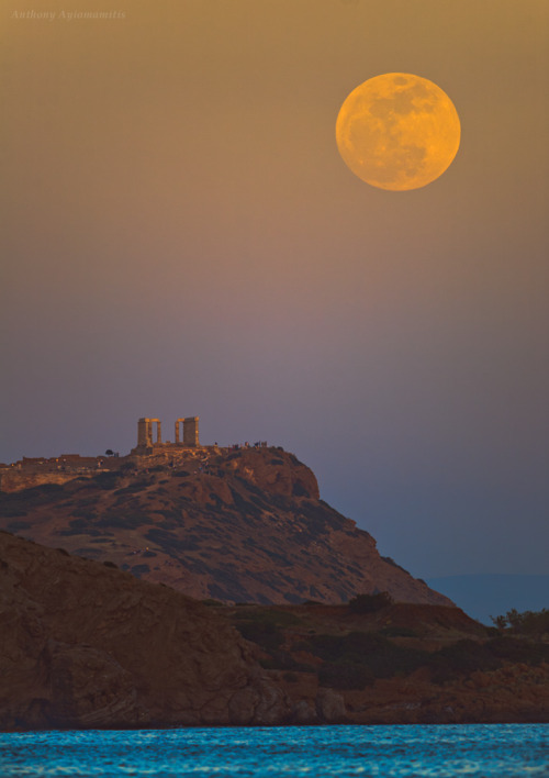 ikenbot:
“ Poseidon Supermoon
The Full Moon hangs heavy over the Temple of Poseidon on Cape Sounion, south of Athens, in the early evening twilight.
”