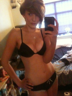 aimeycairns-xo:  LOVIN life 2k12 p.s .. This is the last ever half naked picture im doing. I’ve matured LOL. 