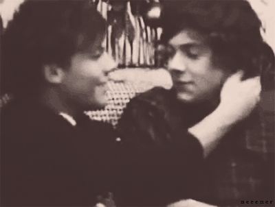 hazza-rdous:  New ONE DIRECTION blog! We love the boys. &lt;3