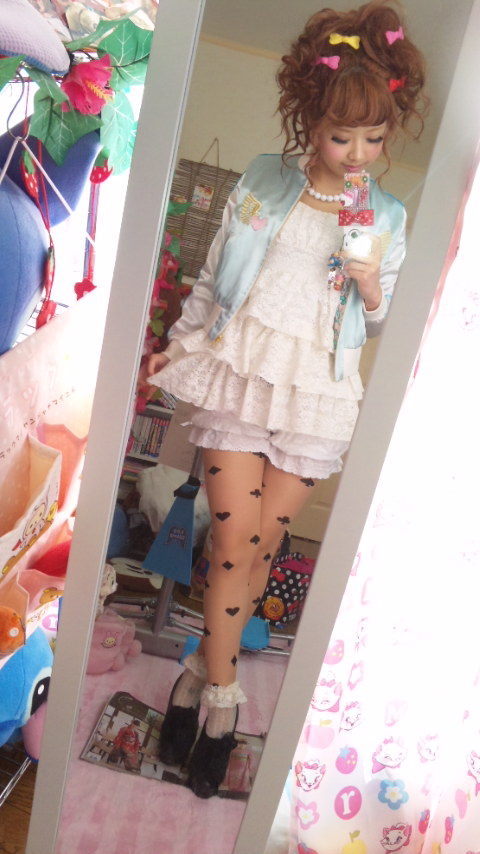 gyaru-coordinates:  Items are a mix of older dazzlin, onespo, and liz lisa mostly