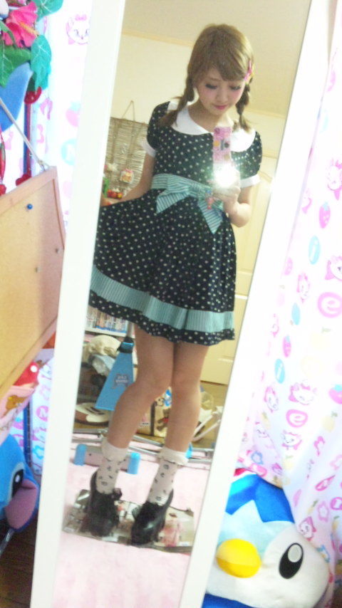 gyaru-coordinates:  Items are a mix of older dazzlin, onespo, and liz lisa mostly