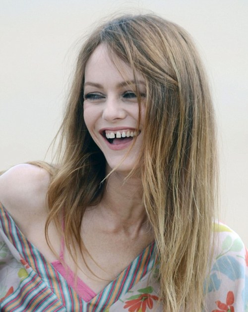 Sexy Gap Teeth Vanessa Paradis! Stunning actress flashes her...