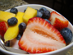 veganfeast:  Fruit Bowl on Flickr.nom