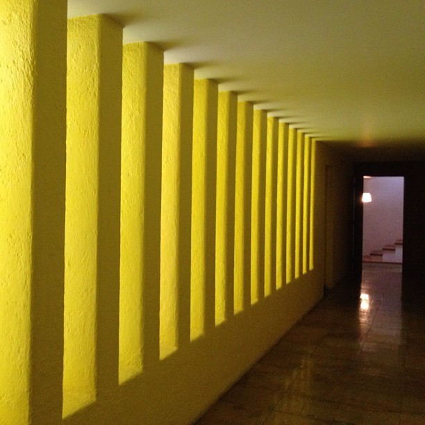 Another look at the #interiors of the Casa Gilardi by #Pritzker laureate Luis Barragán #architecture #mexico #archdaily #iphonesia #instagood #houses #residential #iphonesia (Taken with Instagram)