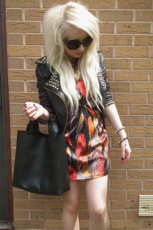 (via Sammi Jackson: LEATHER, FEATHERS, SPIKES &amp; STUDS)