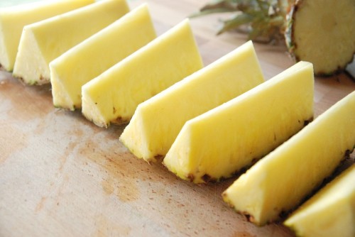 thecakebar:  grilled pineapple sticks & how to cut a pineapple  you can serve grilled pineapples with vanilla ice cream, whip cream, cream cheese, mascarpone, or greek yogurt :) 