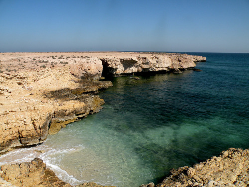 Arabian Sea at Fins Cliffs, Oman (by twiga_swala).