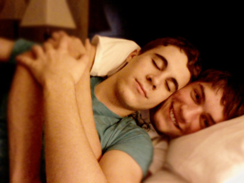 fuckyeahgaycouples:  Super old, but always a favorite :) Mitch & Jeremy