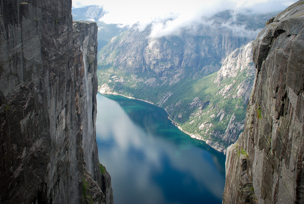 sav3mys0ul:  Lysefiord (by fosfoor) 