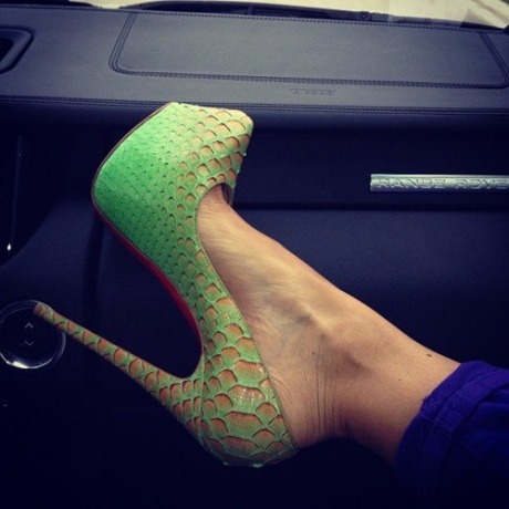 homicide-heels:  Green Louboutins &lt;3 