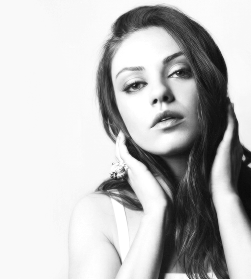 owlloveyoufeatherandeather:  Unfff Mila come get in my bed.  