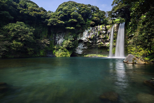 Cheonjiyeon Falls in Jeju Island, South Korea (by hock how &amp; siew peng).