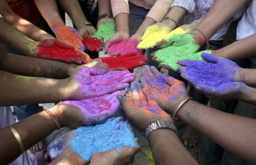 ruineshumaines:  Holi, the Hindu festival of colour. 