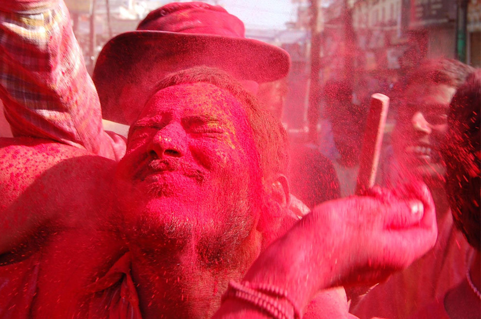 astickfigureillustration:  unsolnosilumina:  Holi, the Hindu festival of colour.