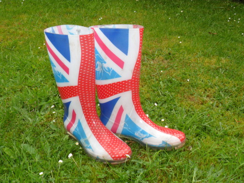 vwcampervan-aldridge: Union Jack Wellies - strange shade of blue there.