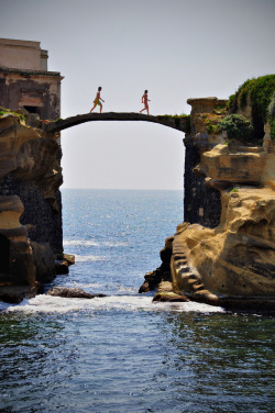 ruineshumaines:  Gaiola Bridge, Naples, Italy.