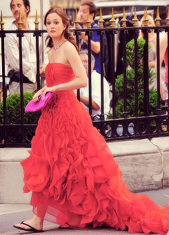 chairislove:  ♡ [4] Photos of Leighton Meester On Gossip Girl Set