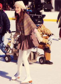 chairislove:  ♡ [4] Photos of Leighton Meester On Gossip Girl Set