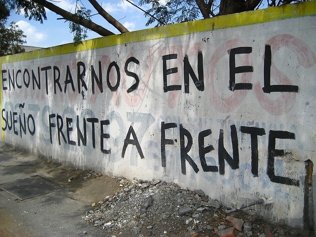 justkillthebeast:  fuckyeahaccionpoetica:  Encontrarnos en el sueño frente a frente.