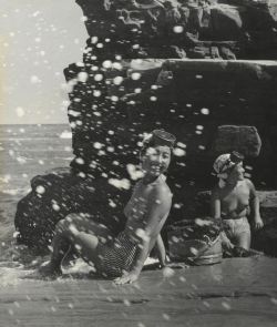 realityayslum:  Yoshiyuki Iwase - Lobster Fishing, c.1950. … via Bonhams 