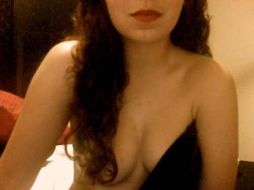perfectgirlsoftumblr:  here you sweetie enjoy .