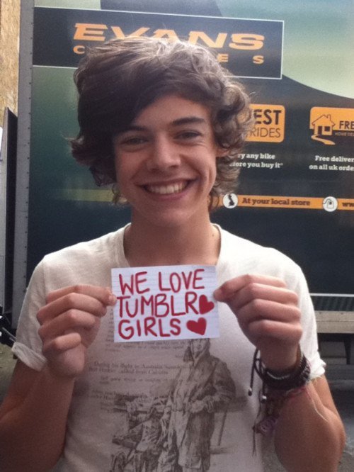 smiling-at-directioners:  We love you too