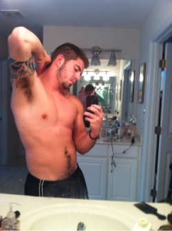 showmeyourpitsandpubes:  Show me your pits !