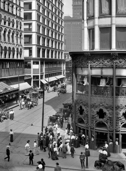 Librar-Y:  Chicago Circa 1907. Madison And State Streets. 